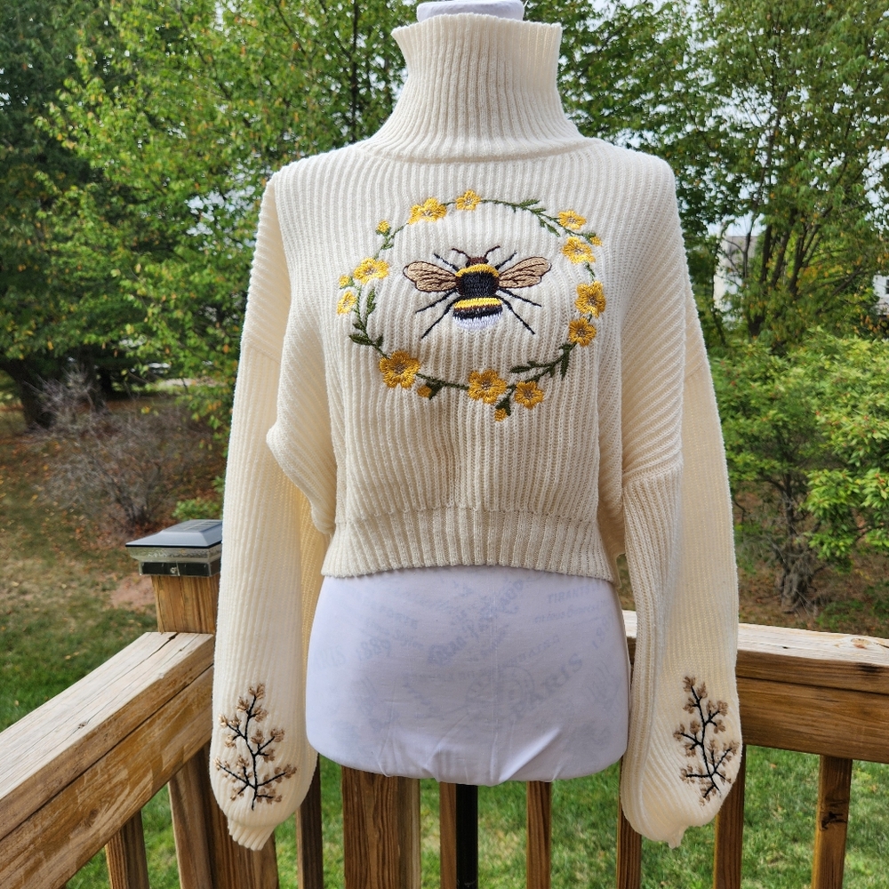 Romwe Cropped Bee Embroidered Balloon Sleeve Sweater Size 8/10